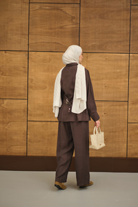 Beli Pile Detay İki Kemerli Gömlek Yaka Takım Kahverengi