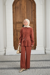 Beli Pile Detay İki Kemerli Gömlek Yaka Takım Kiremit