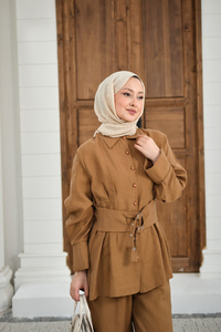 Beli Pile Detay İki Kemerli Gömlek Yaka Takım Hardal