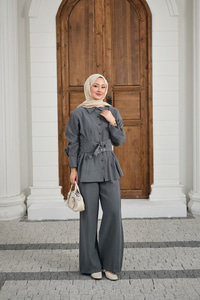 Beli Pile Detay İki Kemerli Gömlek Yaka Takım Gri