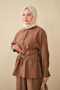 Beli Pile Detay İki Kemerli Gömlek Yaka Takım Açık Kahve