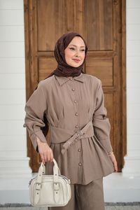 Beli Pile Detay İki Kemerli Gömlek Yaka Takım Vizon