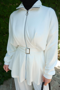 Beli Pile Detaylı Takım Beyaz