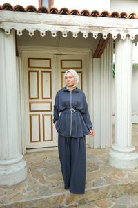 Beli Pile Detaylı Takım Füme