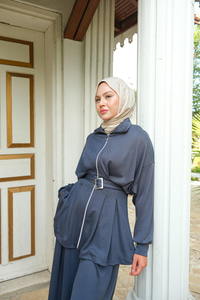 Beli Pile Detaylı Takım Füme