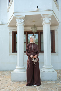 Beli Pile Detaylı Takım Kahverengi