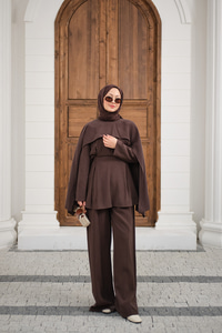 Beli Pileli Çıkarılabilir Pelerinli Takım Kahverengi