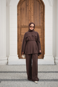 Beli Pileli Çıkarılabilir Pelerinli Takım Kahverengi