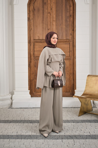 Beli Pileli Çıkarılabilir Pelerinli Takım Taş