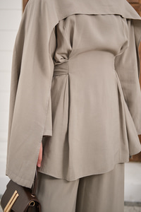 Beli Pileli Çıkarılabilir Pelerinli Takım Taş