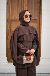 Beli Pileli Çıkarılabilir Pelerinli Takım Kahverengi