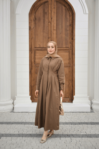 Beli Pileli Gömlek Yaka Gizli Düğmeli Elbise Kahverengi