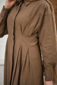 Beli Pileli Gömlek Yaka Gizli Düğmeli Elbise Kahverengi