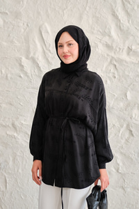 Benek Desenli Saten Bel Bağlamalı Gömlek Siyah