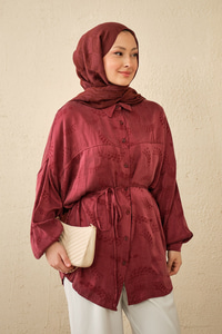 Benek Desenli Saten Bel Bağlamalı Gömlek Bordo