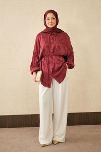 Benek Desenli Saten Bel Bağlamalı Gömlek Bordo