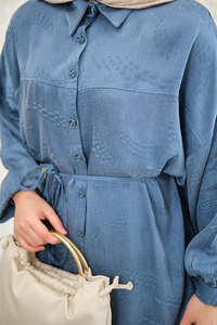 Benek Desenli Saten Bel Bağlamalı Gömlek Mavi