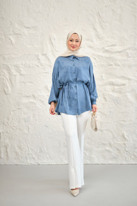 Benek Desenli Saten Bel Bağlamalı Gömlek Mavi