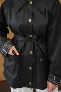 Bilekleri Ekose Görünümlü Trenç Siyah