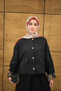 Bisiklet Yaka Astarı Desenli Çıtçıtlı Regular Gabardin Kısa Trenç Siyah