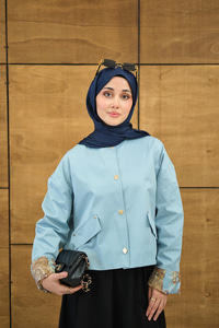 Bisiklet Yaka Astarı Desenli Çıtçıtlı Regular Gabardin Kısa Trenç Mavi