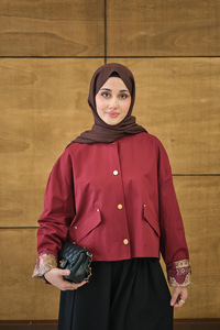 Bisiklet Yaka Astarı Desenli Çıtçıtlı Regular Gabardin Kısa Trenç Bordo