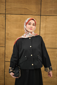 Bisiklet Yaka Astarı Desenli Çıtçıtlı Regular Gabardin Kısa Trenç Siyah