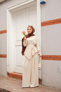 Bisiklet Yaka Bel Bağlamalı Takım Krem