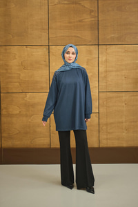 Bisiklet Yaka Omuz Taş Detay Regular Viskon Tunik İndigo Mavi