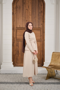 Bisiklet Yaka Ön Yırtmaçlı Etekli Takım Krem