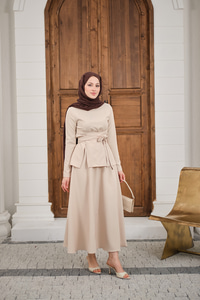 Bisiklet Yaka Ön Yırtmaçlı Etekli Takım Krem