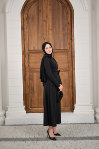 Bisiklet Yaka Ön Yırtmaçlı Etekli Takım Siyah