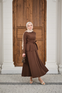 Bisiklet Yaka Ön Yırtmaçlı Etekli Takım Kahverengi