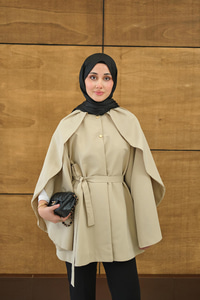 Bisiklet Yaka Pelerin Detay Geniş Kollu Çıtçıtlı Astarlı Regular Gabardin Trenç Krem