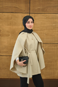 Bisiklet Yaka Pelerin Detay Geniş Kollu Çıtçıtlı Astarlı Regular Gabardin Trenç Krem