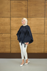 Bisiklet Yaka Pelerin Detay Geniş Kollu Çıtçıtlı Astarlı Regular Gabardin Trenç Lacivert