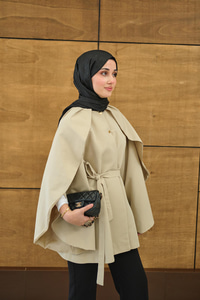 Bisiklet Yaka Pelerin Detay Geniş Kollu Çıtçıtlı Astarlı Regular Gabardin Trenç Krem