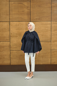 Bisiklet Yaka Pelerin Detay Geniş Kollu Çıtçıtlı Astarlı Regular Gabardin Trenç Lacivert