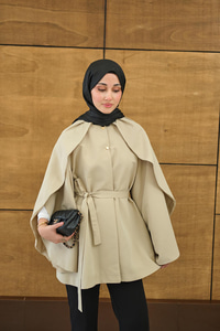 Bisiklet Yaka Pelerin Detay Geniş Kollu Çıtçıtlı Astarlı Regular Gabardin Trenç Krem