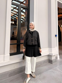 Bisiklet Yaka Sıfır Kol Pileli Regular Krep İçlik Siyah