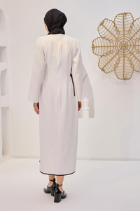 Biyeli Kendinden Bağlı Scuba Elbise  Beyaz