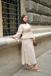 Bluzlu Etekli Takım Bej