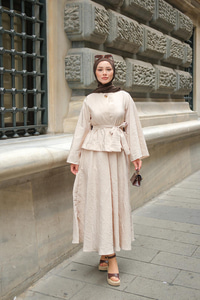 Bluzlu Etekli Takım Bej