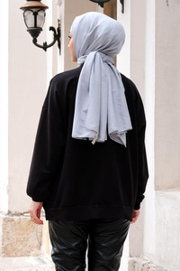 Boncuk İşlemeli Bisiklet Yaka Sweatshirt Siyah