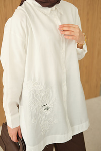 Boncuk Nakış Detaylı Gömlek Beyaz