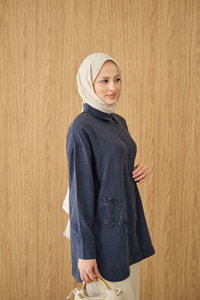 Boncuk Nakış Detaylı Gömlek Lacivert