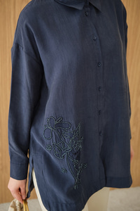 Boncuk Nakış Detaylı Gömlek Lacivert