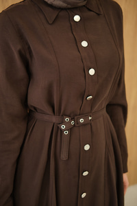 Boydan Düğmeli Kemerli Elbise Kahverengi