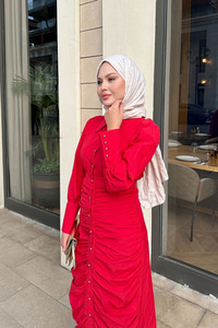 Boydan Düğmeli Önü Büzgü Detay Elbise Kırmızı