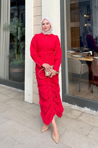 Boydan Düğmeli Önü Büzgü Detay Elbise Kırmızı